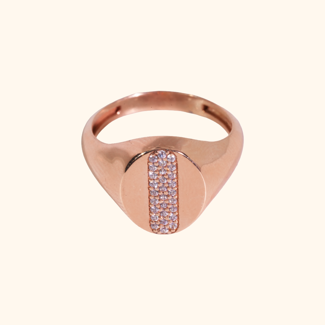 Bague Chevalière Or Rose Élégance – Pavage Raffiné en Pierre Premium