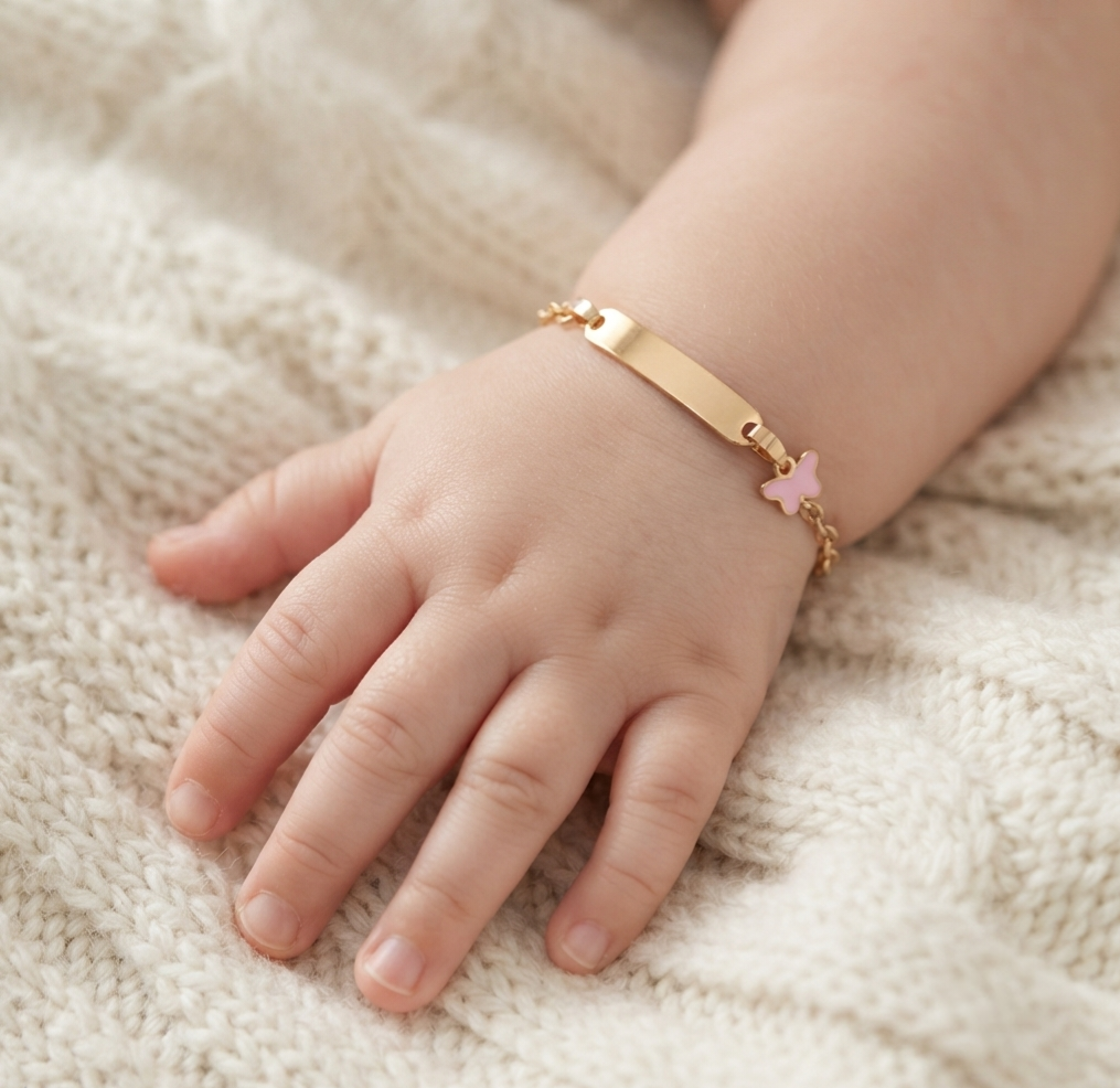 Bracelet Enfant Plaque à Graver Doré avec Papillon Rose – Bijou Personnalisable