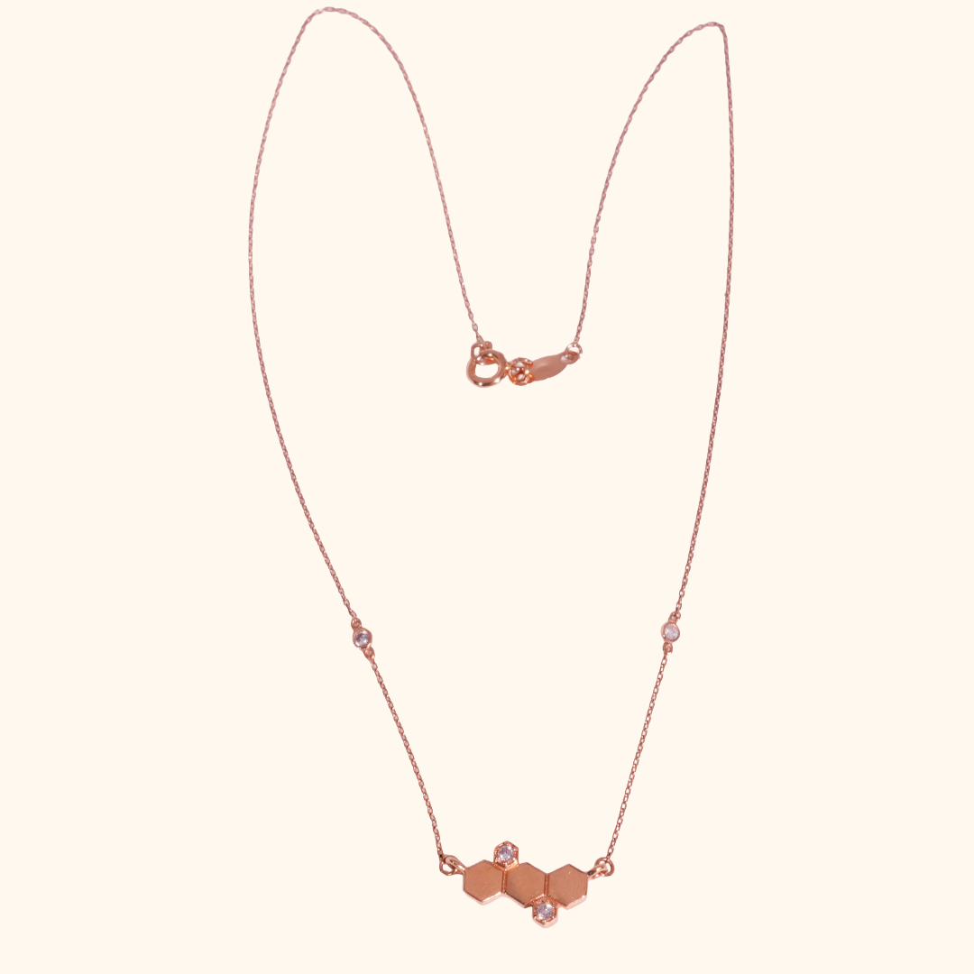 Collier Femme Géométrique en Or Rose 18 Carats avec Oxydes de Zirconium Premium – Motif Hexagonal Élégant