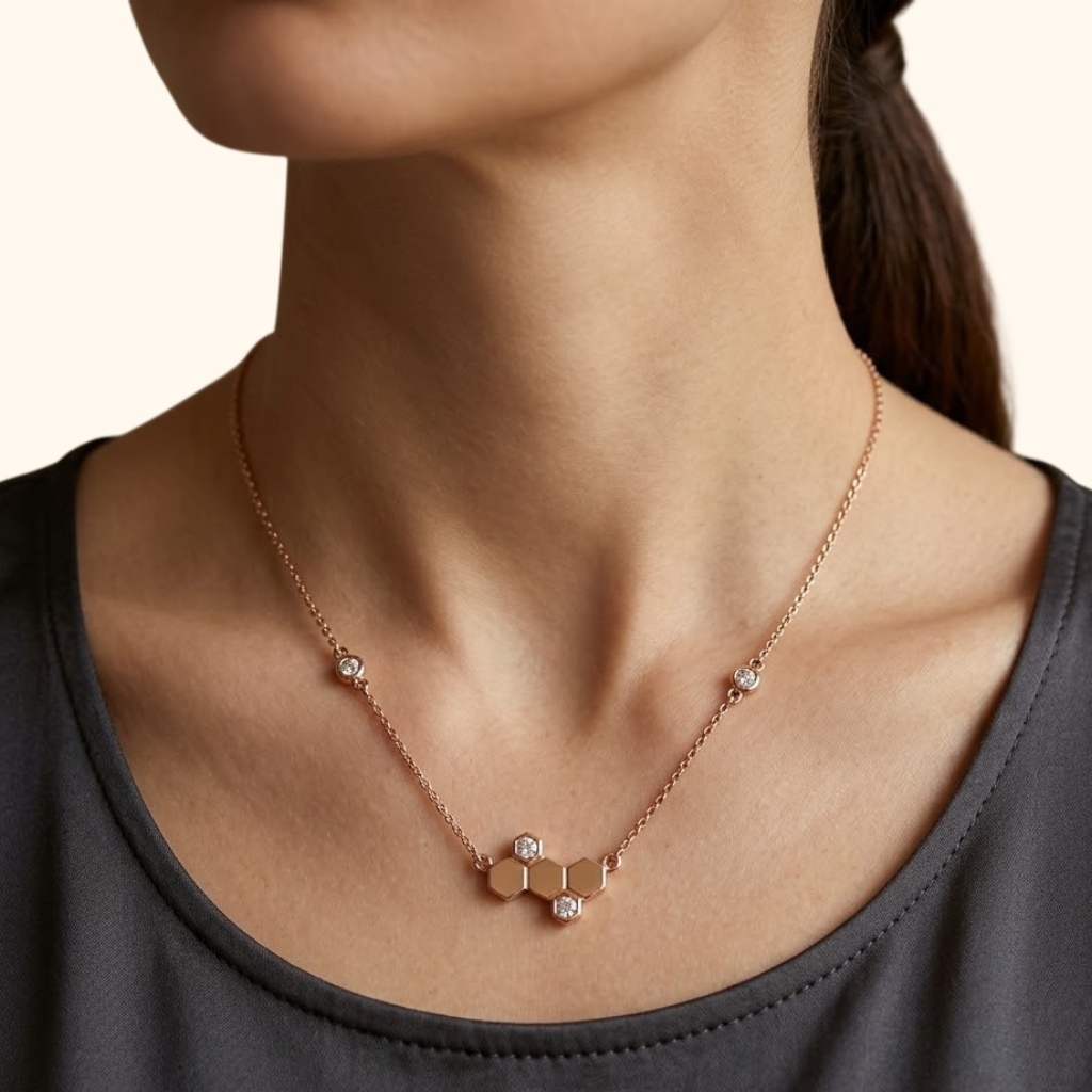 Collier Femme Géométrique en Or Rose 18 Carats avec Oxydes de Zirconium Premium – Motif Hexagonal Élégant