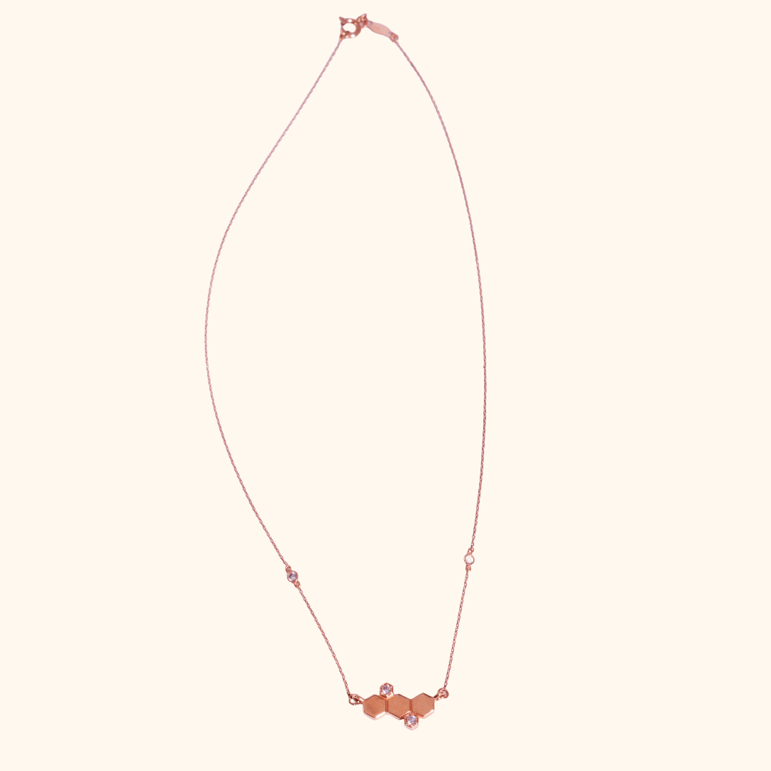 Collier Femme Géométrique en Or Rose 18 Carats avec Oxydes de Zirconium Premium – Motif Hexagonal Élégant