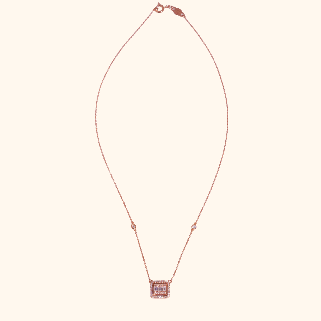 Collier Femme Or Rose 18 Carats avec Zirconium Premium – Pendentif Rectangulaire Chic et Raffiné