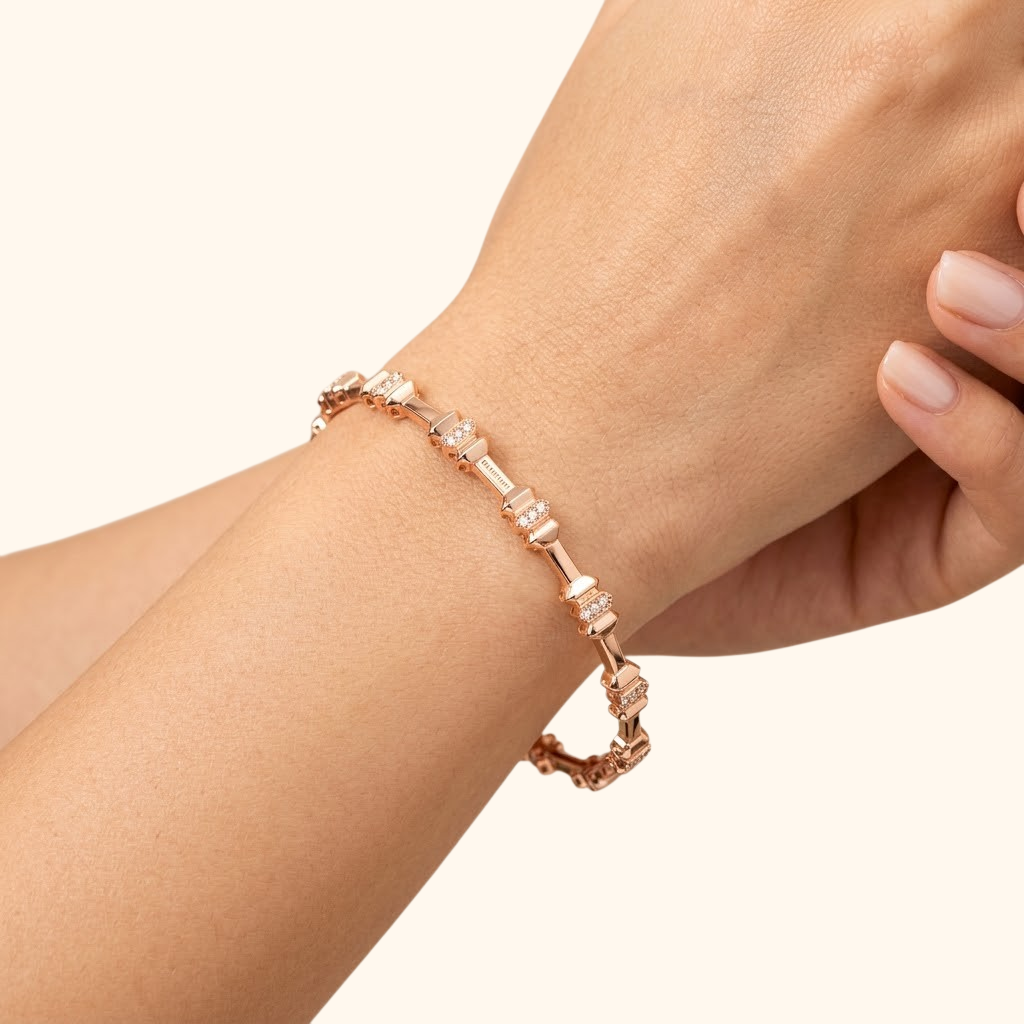 Bracelet Jonc Femme en Or Rose 18 Carats – Design Géométrique et Détails Scintillants