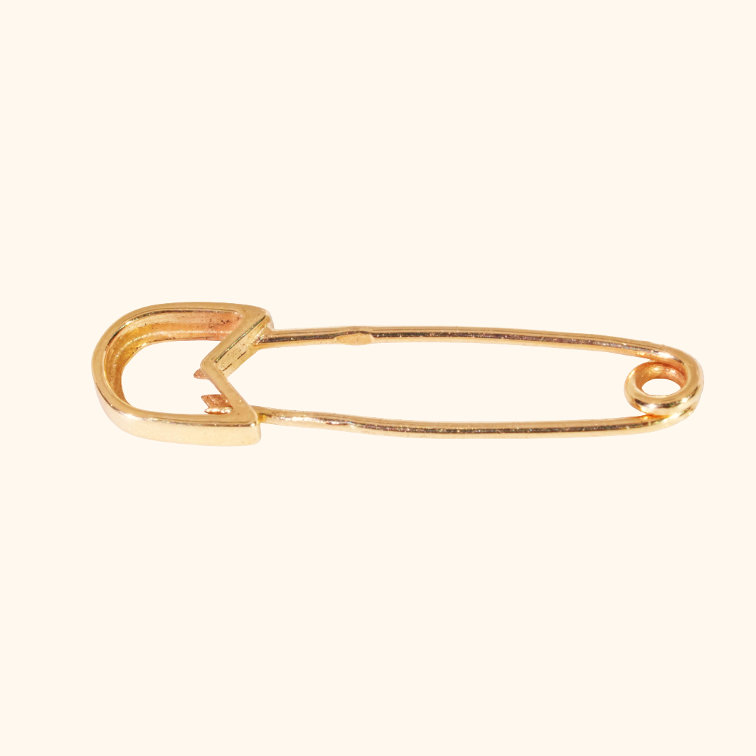Broche pour Bébé en Or Jaune 18 Carats – Bijou de Naissance Élégant