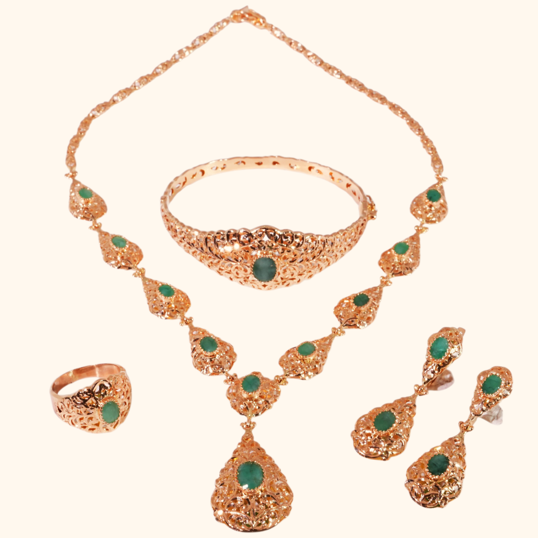Parure Traditionnelle Marocaine en Or Rose 18 Carats avec Pierres Vertes – Élégance Royale