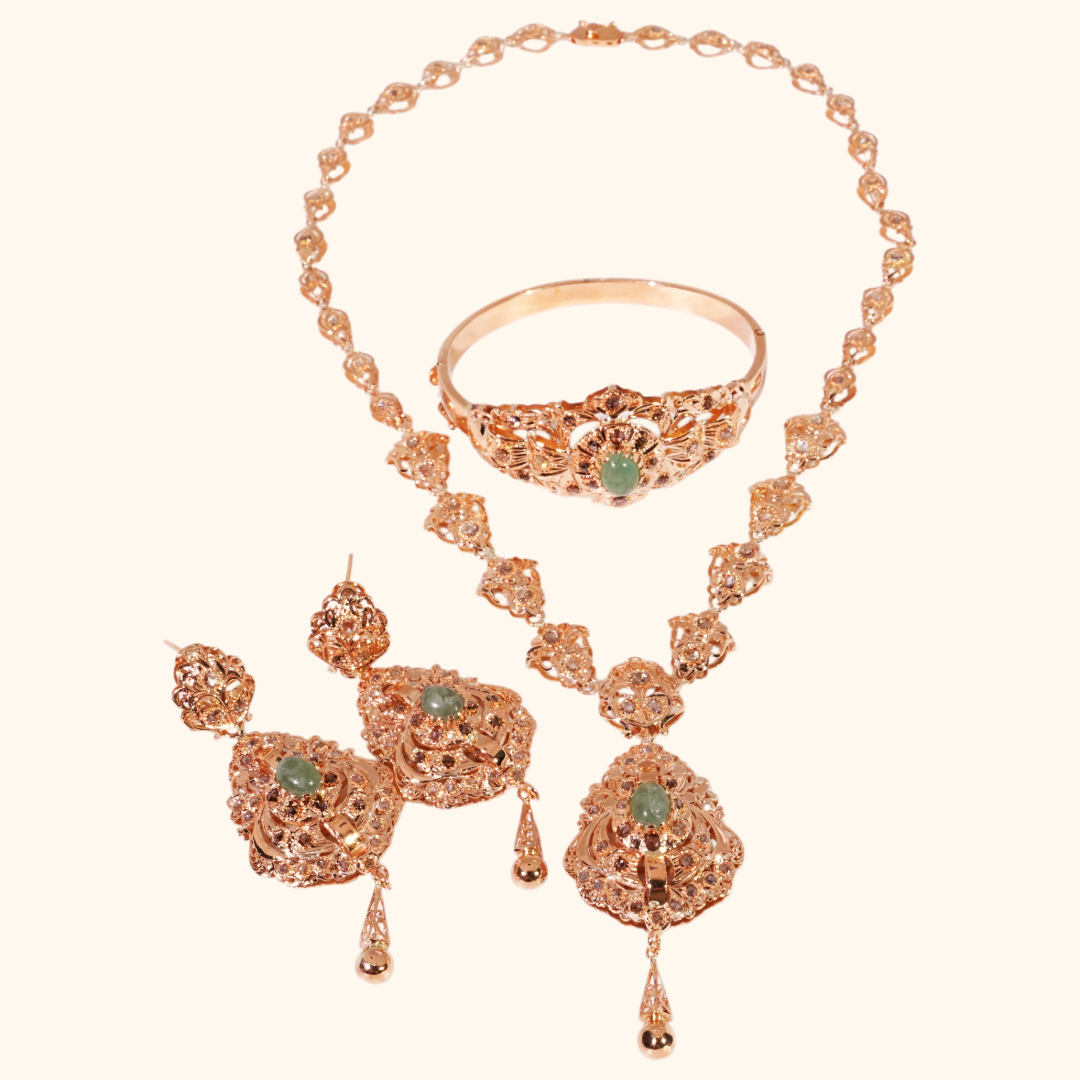 Parure Traditionnelle Marocaine en Or Rose 18 Carats – Collier, Boucles d’Oreilles et Bague aux Motifs Floraux Raffinés