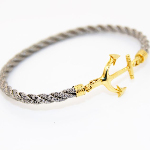 Bracelet homme en acier avec boucle en or 18K, design moderne et robuste.