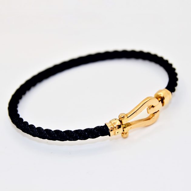 Bracelet homme en acier avec boucle en or 18K, design moderne et robuste.