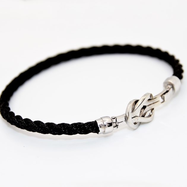 Bracelet homme en acier avec boucle en or 18K, design moderne et robuste.