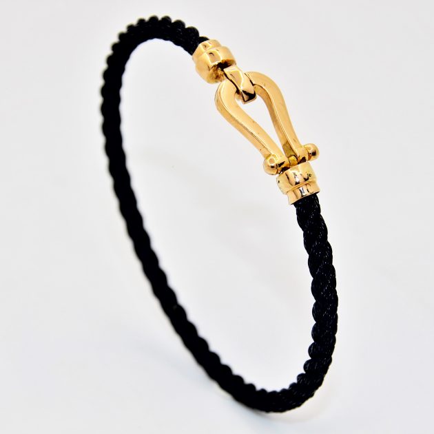 Bracelet homme en acier avec boucle en or 18K, design moderne et robuste.