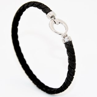 Bracelet homme en acier avec boucle en or 18K, design moderne et robuste.