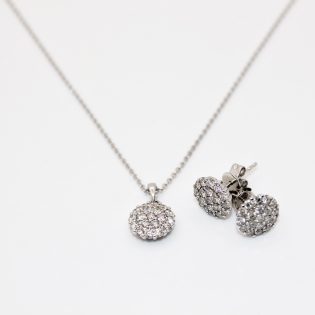 Ensemble de bijoux en diamants, élégance et raffinement pour les occasions spéciales.