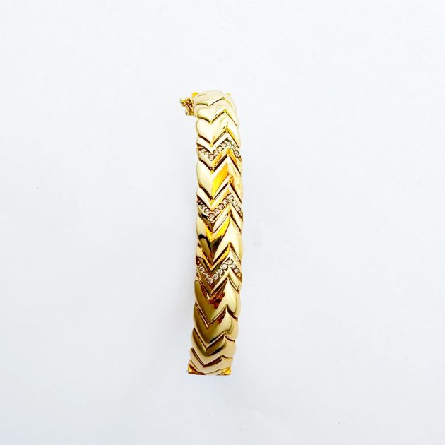 Bracelet moderne en or 18K, design minimaliste et élégant.