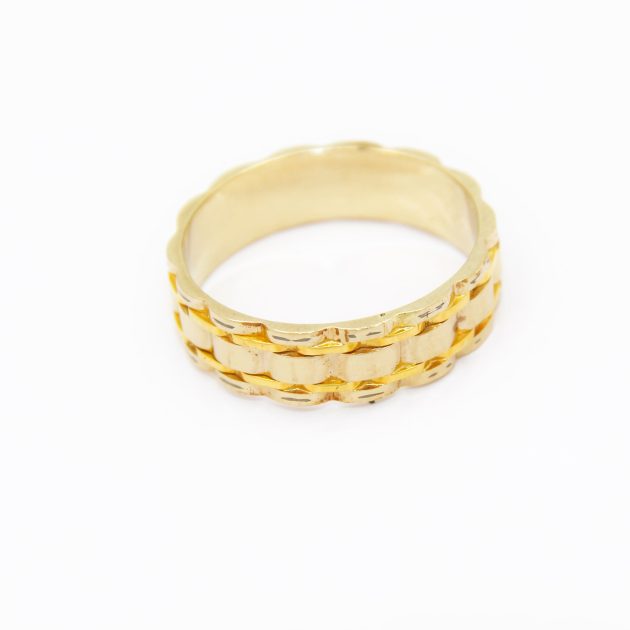 Bague homme en or 18K, design moderne et raffiné.