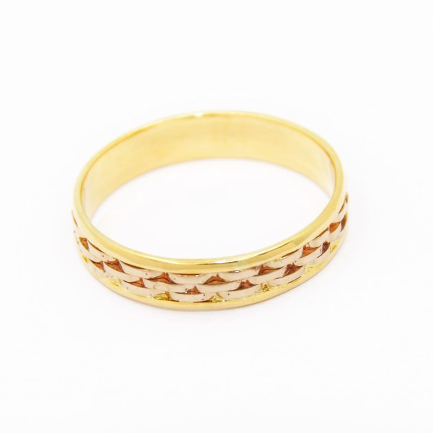 Bague homme en or 18K, design moderne et raffiné.