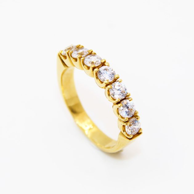 Bague de mariage en or 18K, design élégant et intemporel.