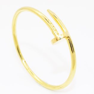 Bracelet moderne en or 18K, design minimaliste et élégant.