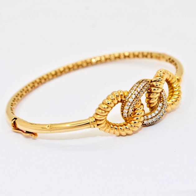 Bracelet moderne en or 18K, design minimaliste et élégant.